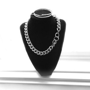 VTGSilver Tone Aluminum Texture Chain Link Necklace and rhinestone hoop earrings